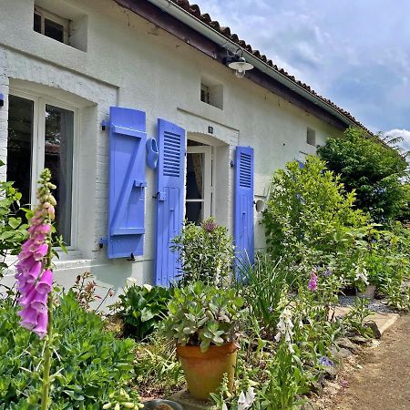 Champs Chevrier Villa Mezieres-sur-Issoire Exteriör bild